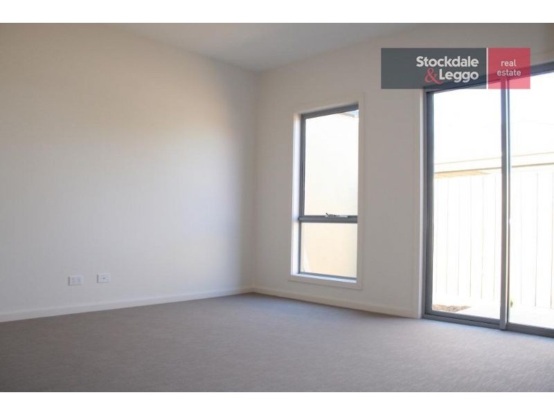 2/37 Seaview Avenue, Safety Beach VIC 3936