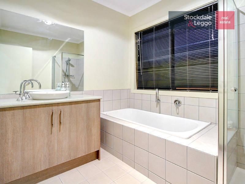 6 Parkedge Circuit, Rosebud VIC 3939