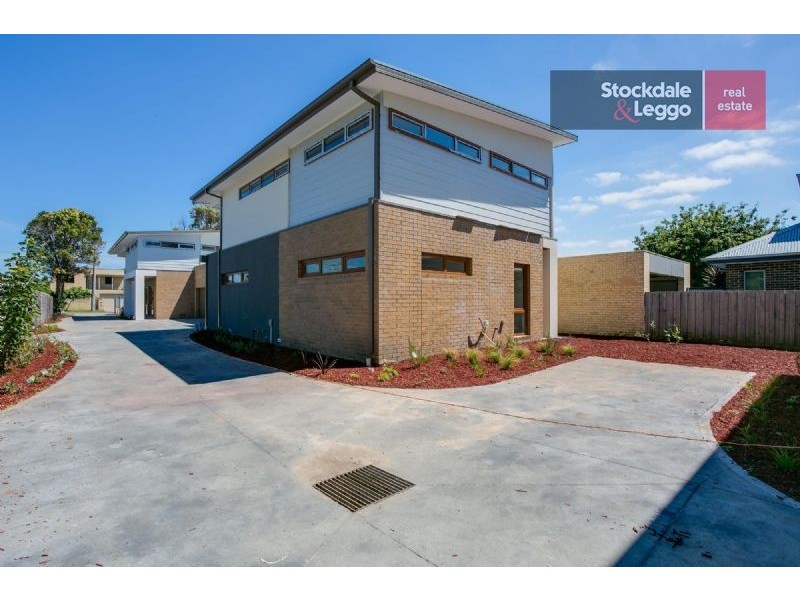 2/170 Dromana Parade, Safety Beach VIC 3936