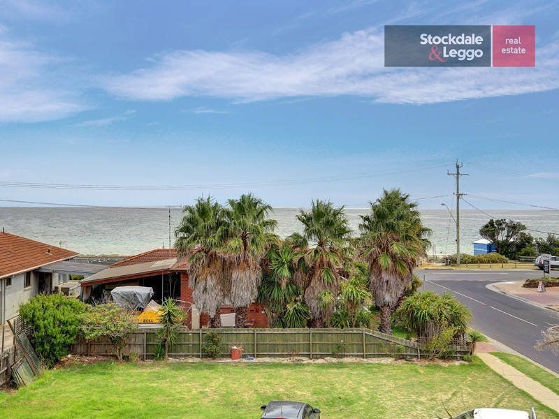 4 Victoria Street, Safety Beach VIC 3936