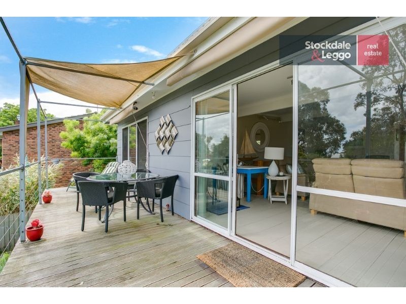 16 Hillman Avenue, Mccrae VIC 3938