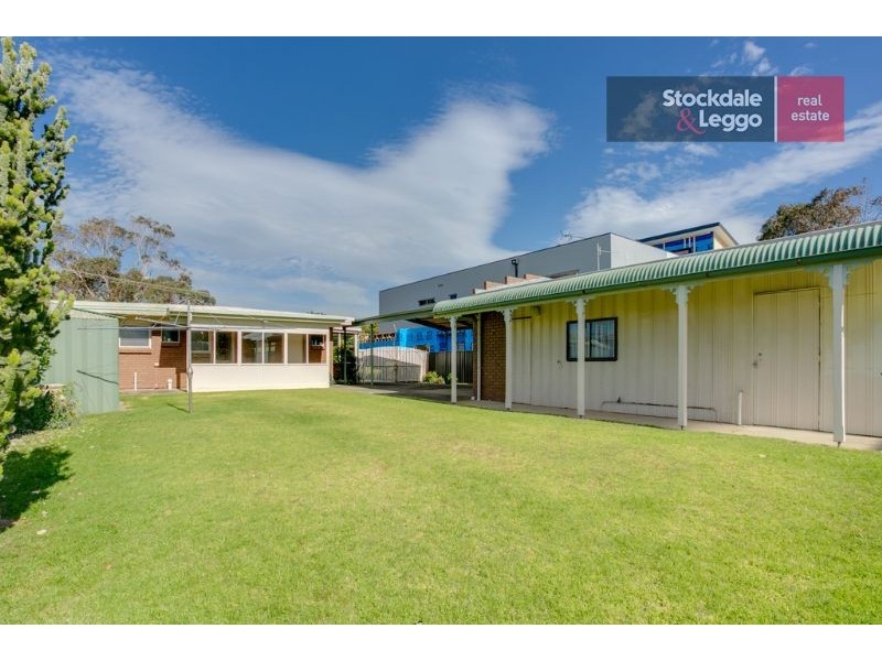 97 Seaview Avenue, Safety Beach VIC 3936