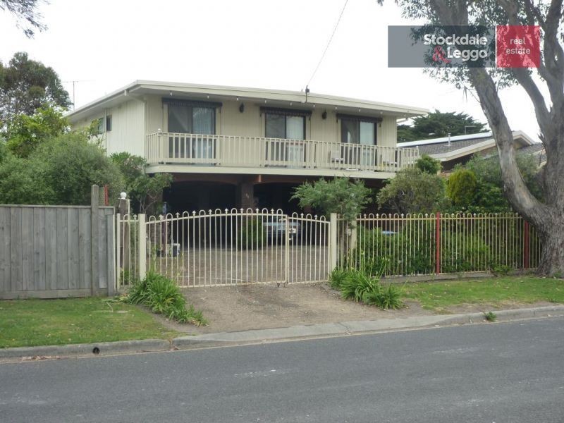 84 Seaview Avenue, Safety Beach VIC 3936