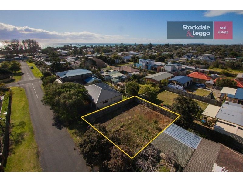 15 Staughton Avenue, Rosebud West VIC 3940