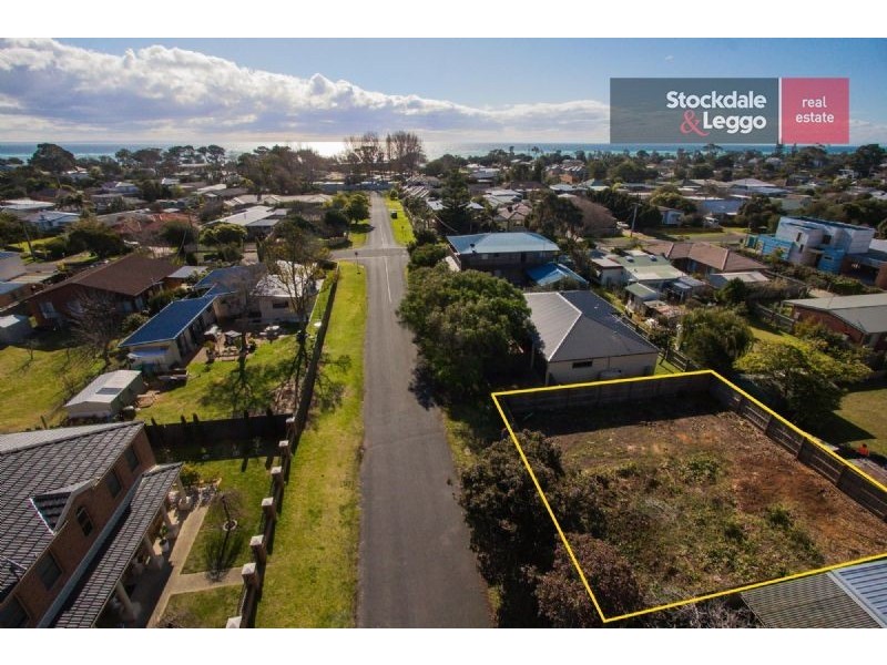 15 Staughton Avenue, Rosebud West VIC 3940