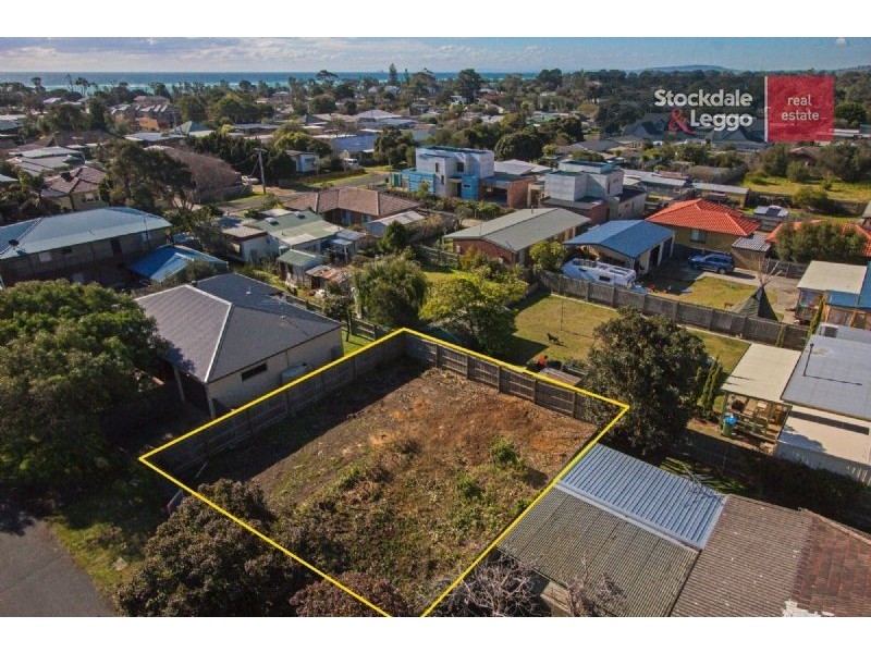 15 Staughton Avenue, Rosebud West VIC 3940