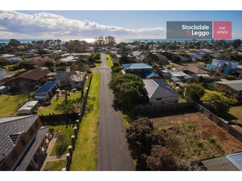 15 Staughton Avenue, Rosebud West VIC 3940