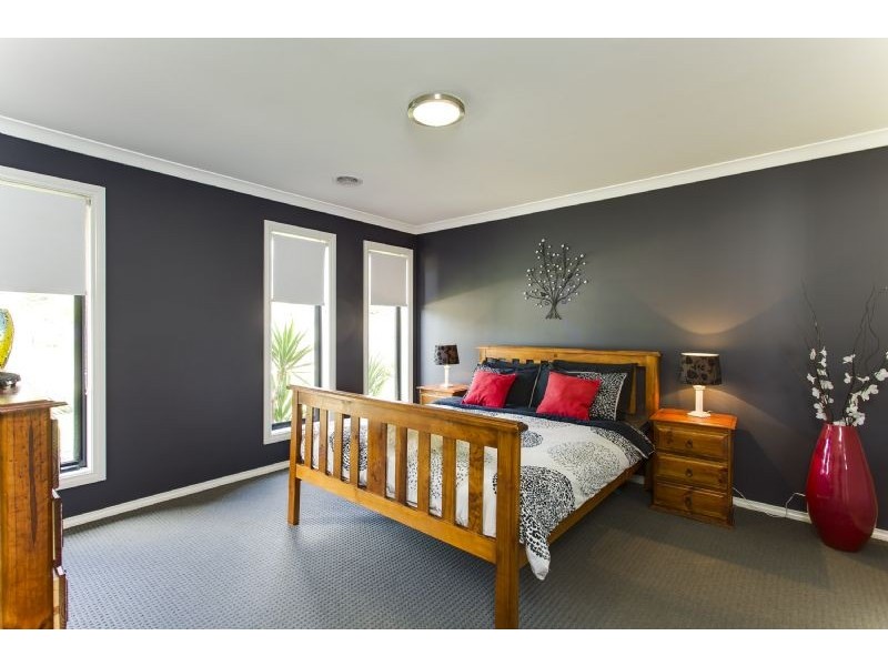 81 Bayview Avenue, Rosebud VIC 3939