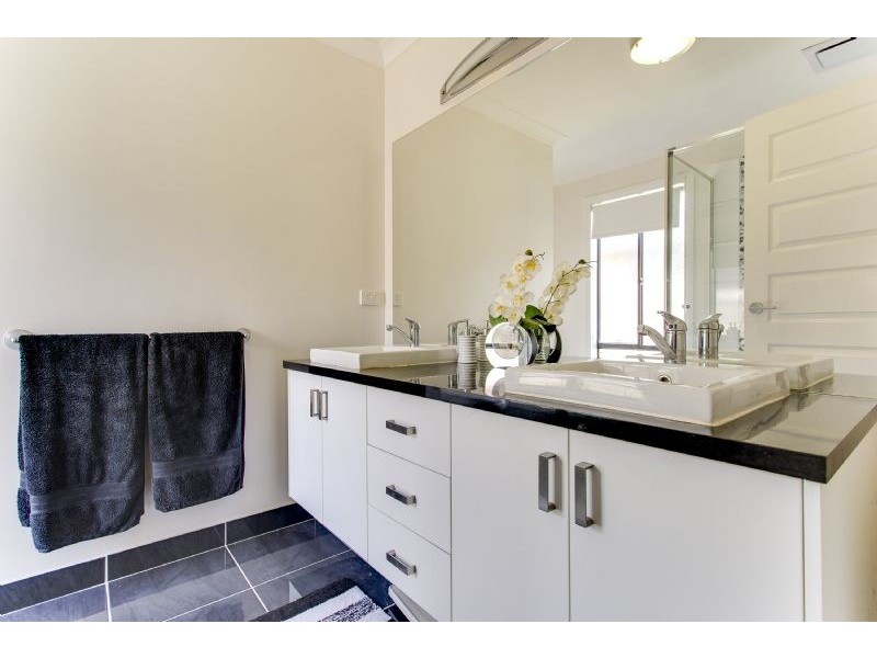 81 Bayview Avenue, Rosebud VIC 3939