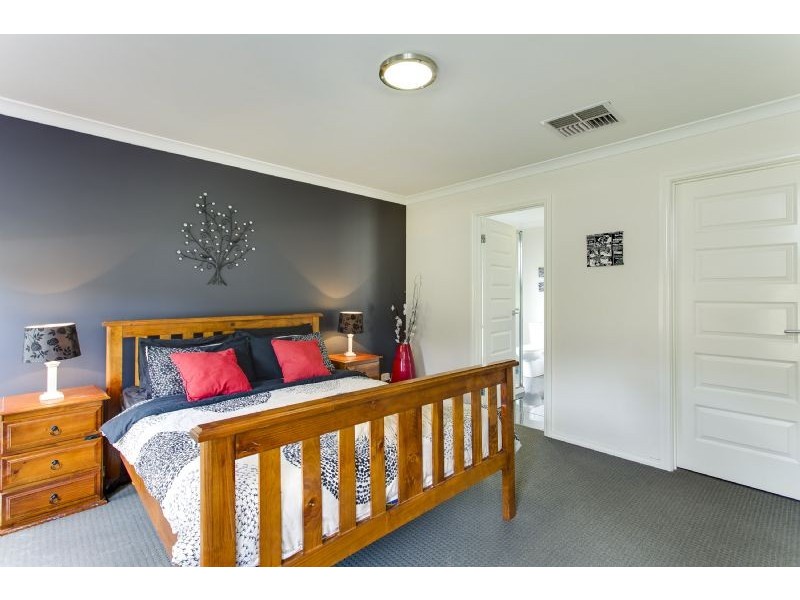 81 Bayview Avenue, Rosebud VIC 3939