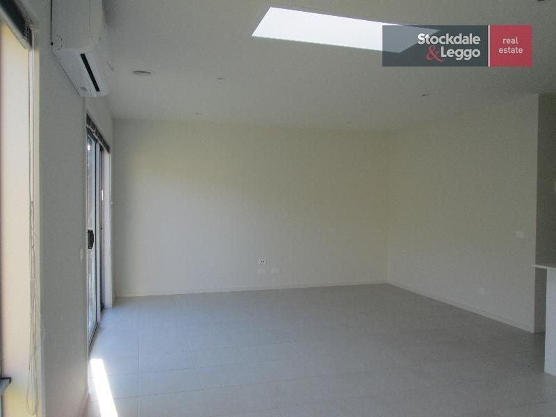 16 Woodright Circuit, Cranbourne VIC 3977