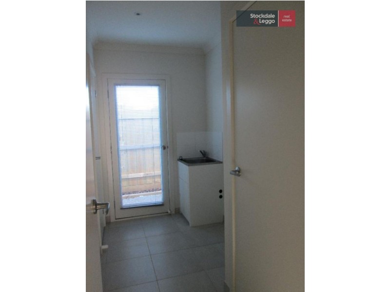 16 Woodright Circuit, Cranbourne VIC 3977