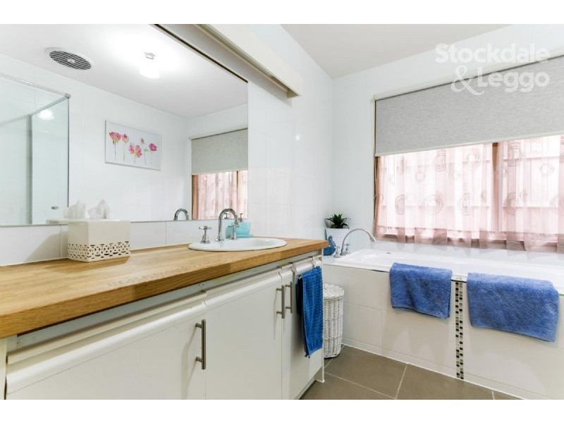 10 Rollings Close, Rosebud VIC 3939