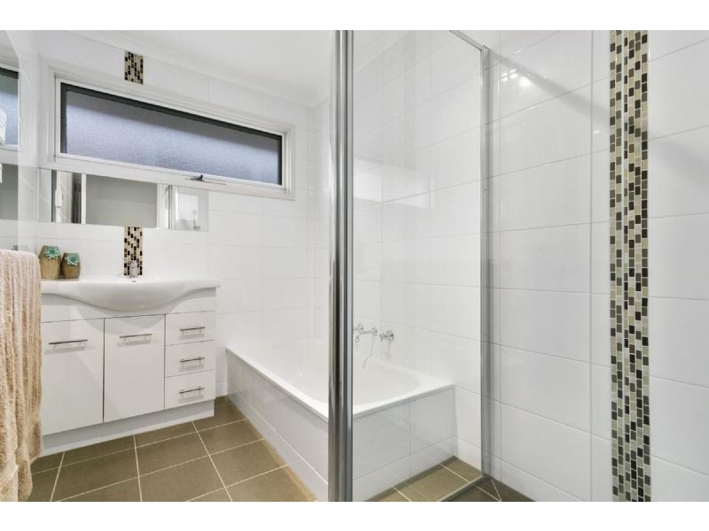 26 Moorfield Avenue, Rosebud VIC 3939
