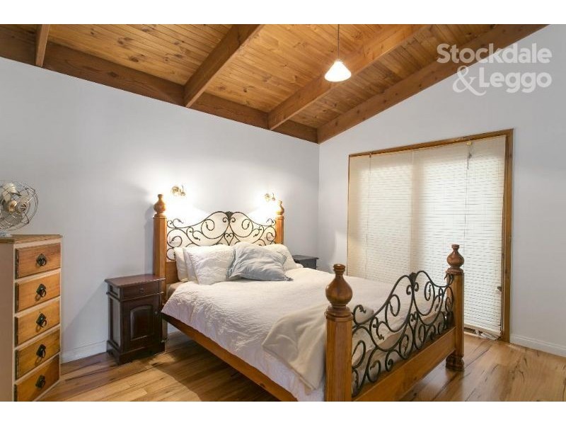 40 Bayview Avenue, Rosebud VIC 3939