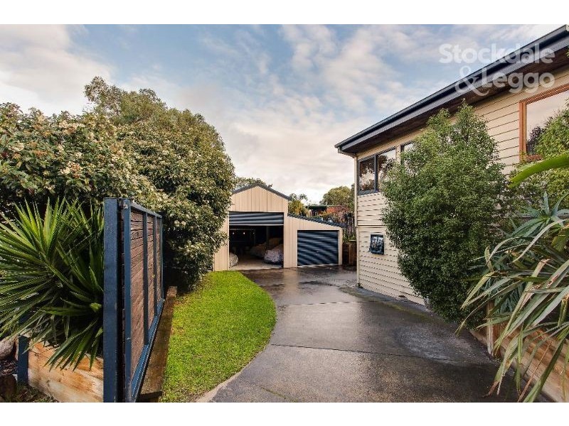 40 Bayview Avenue, Rosebud VIC 3939