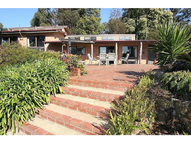 8 Colin Avenue, Cockatoo VIC 3781