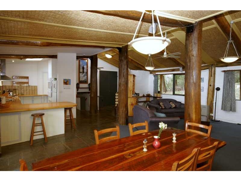 8 Colin Avenue, Cockatoo VIC 3781