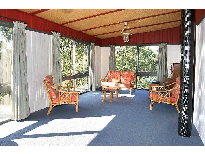 8 Colin Avenue, Cockatoo VIC 3781