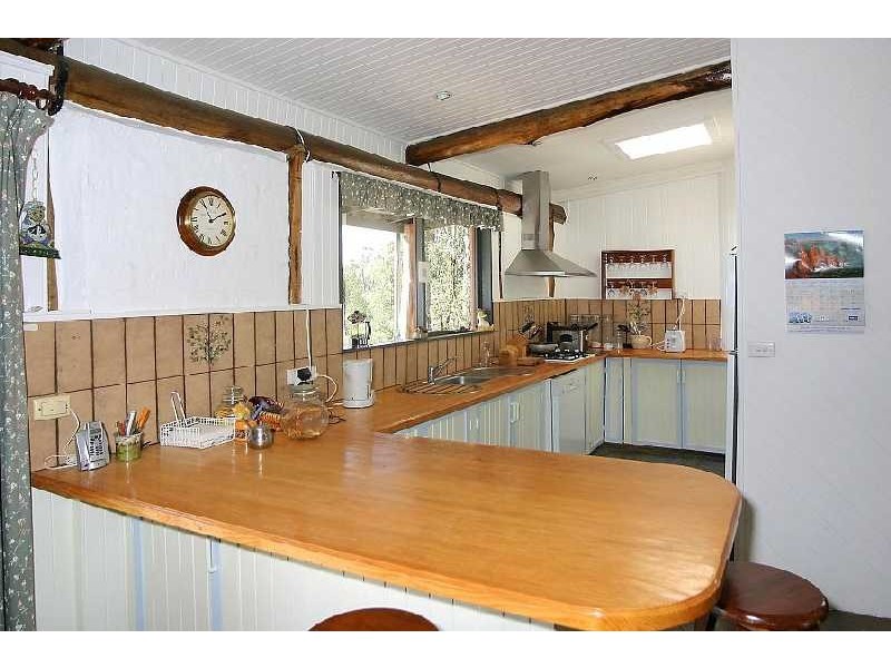 8 Colin Avenue, Cockatoo VIC 3781