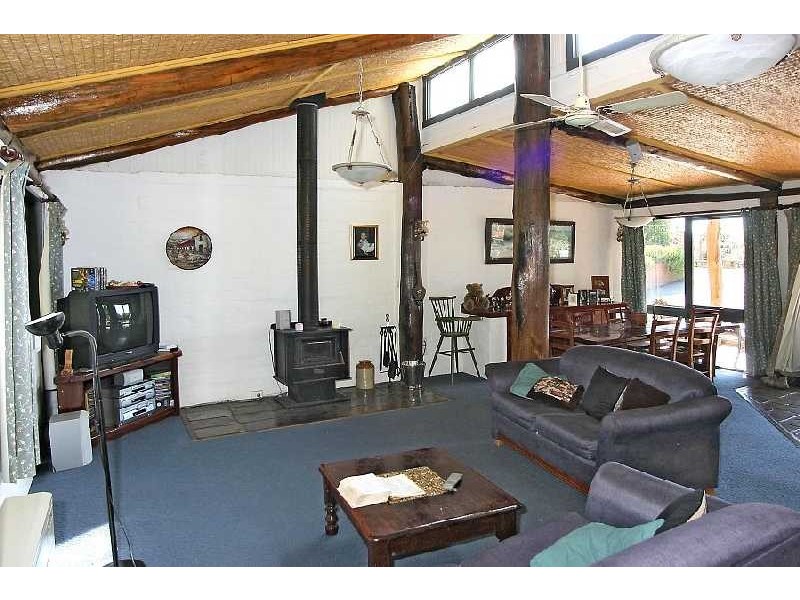 8 Colin Avenue, Cockatoo VIC 3781