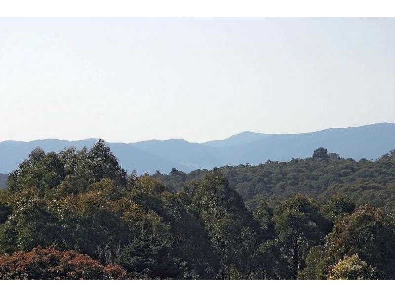 8 Colin Avenue, Cockatoo VIC 3781