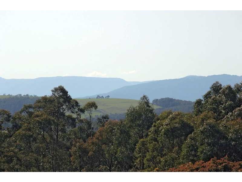 8 Colin Avenue, Cockatoo VIC 3781