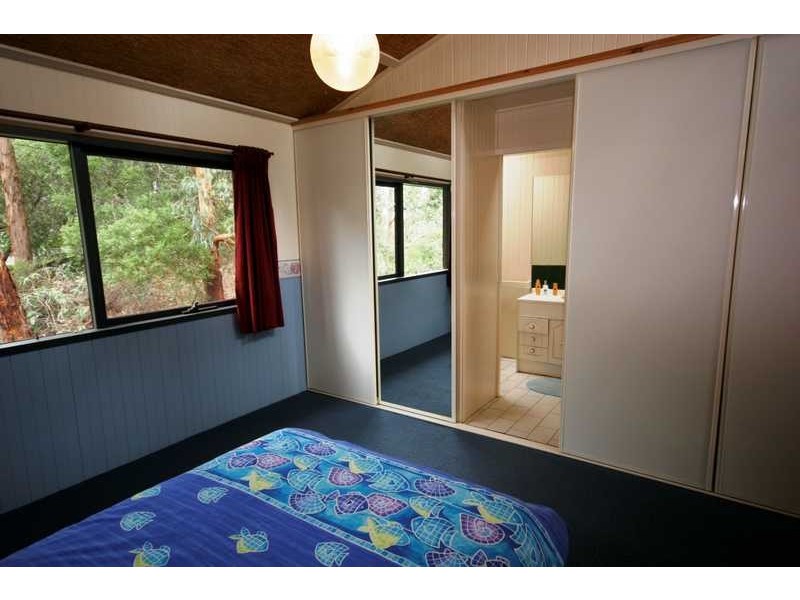 8 Colin Avenue, Cockatoo VIC 3781