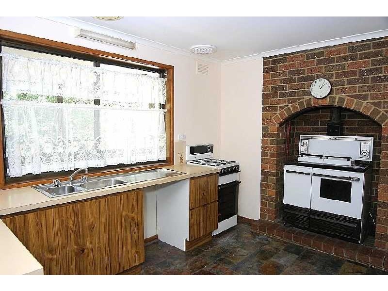 17 Glen Road, Cockatoo VIC 3781