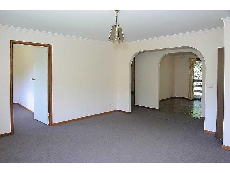 17 Glen Road, Cockatoo VIC 3781