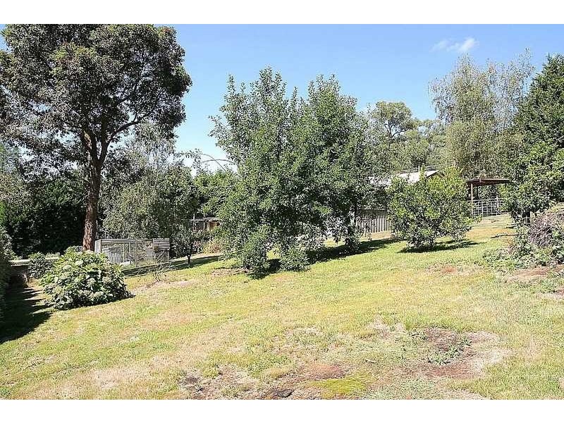 17 Glen Road, Cockatoo VIC 3781
