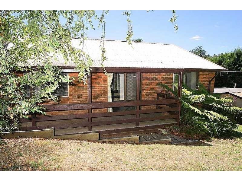 17 Glen Road, Cockatoo VIC 3781