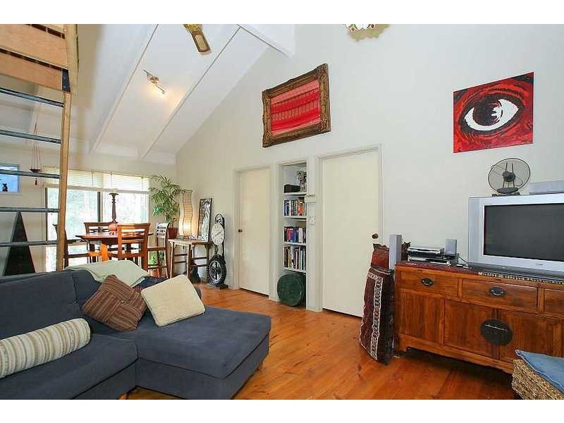 16 Suffolk Avenue, Cockatoo VIC 3781