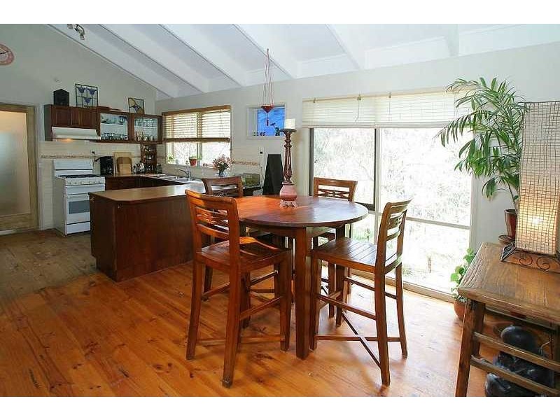 16 Suffolk Avenue, Cockatoo VIC 3781