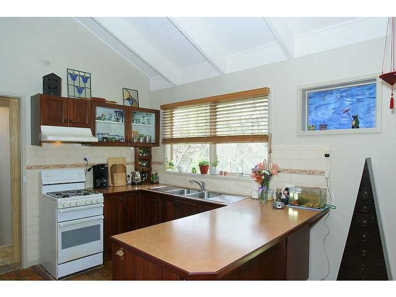 16 Suffolk Avenue, Cockatoo VIC 3781