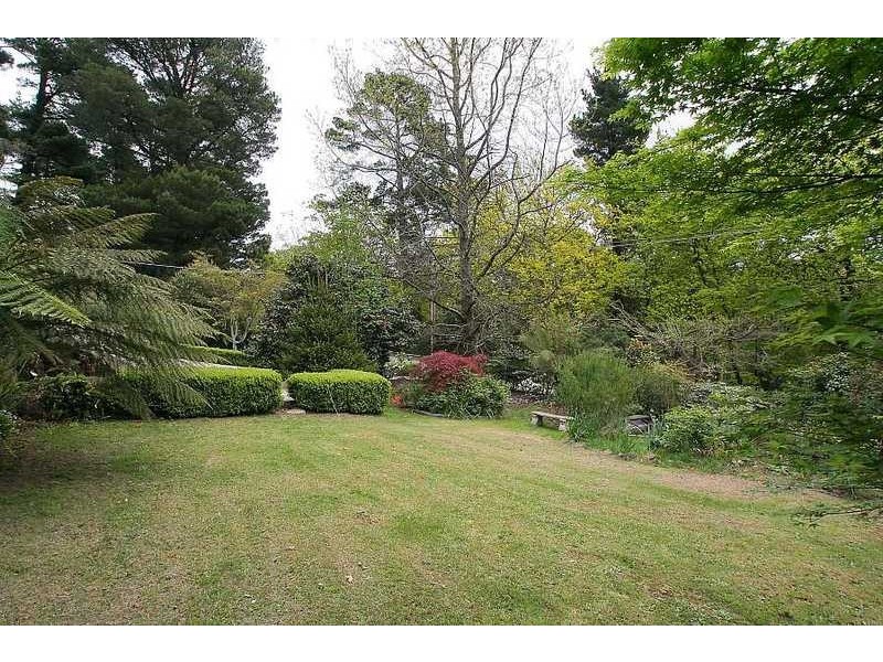 14 Station Avenue, Emerald VIC 3782