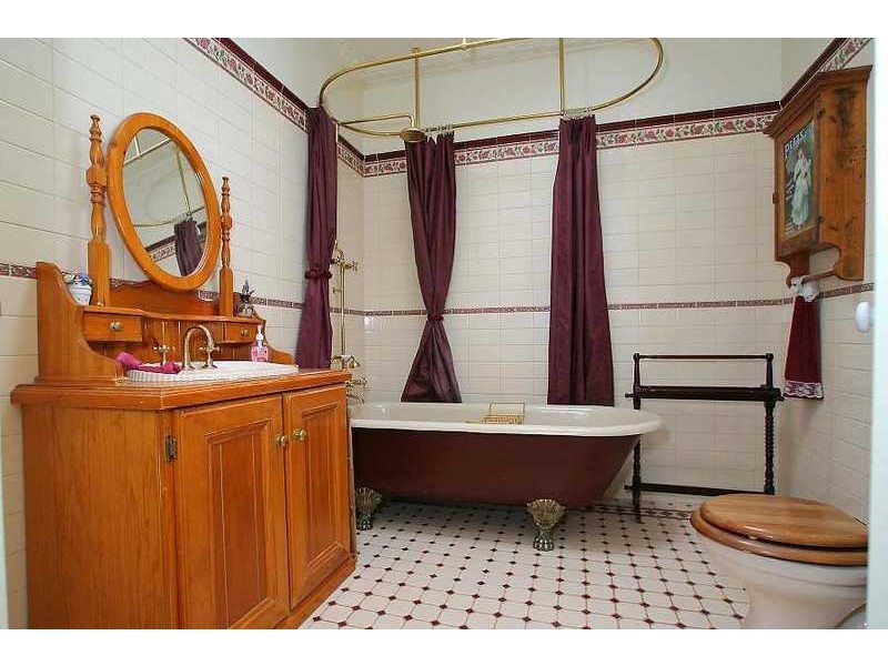 14 Station Avenue, Emerald VIC 3782