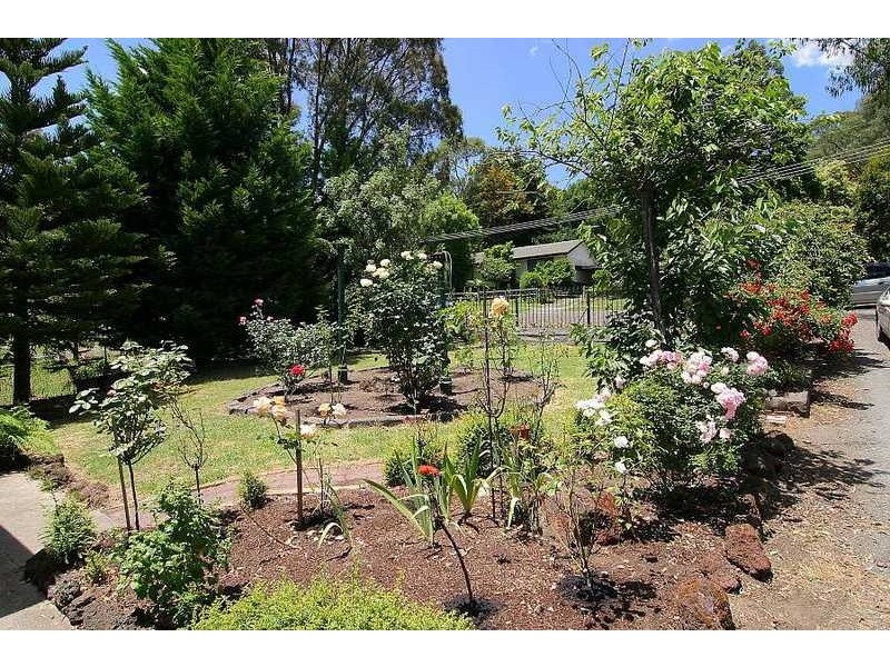 123 Woori Yallock Road, Cockatoo VIC 3781