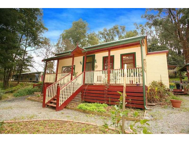 16 Viewhill Road, Cockatoo VIC 3781