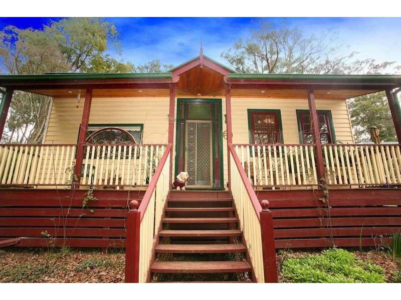 16 Viewhill Road, Cockatoo VIC 3781