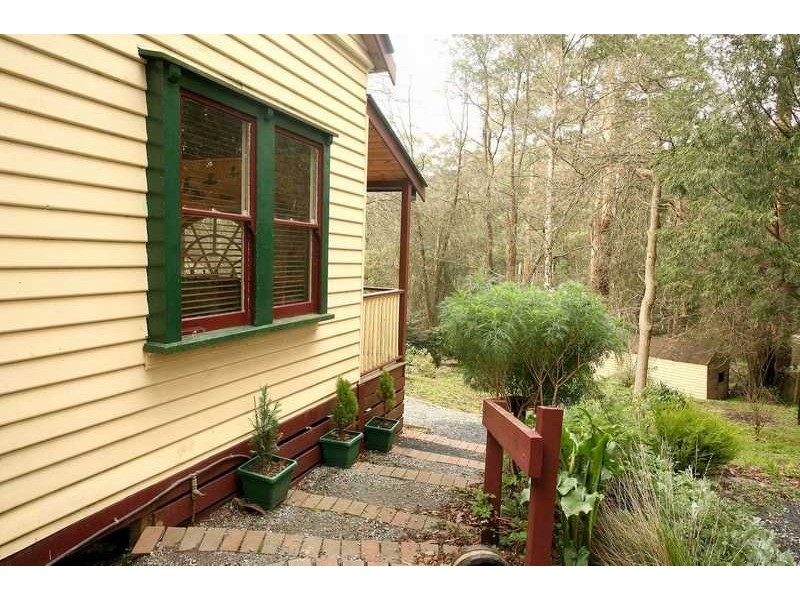 16 Viewhill Road, Cockatoo VIC 3781