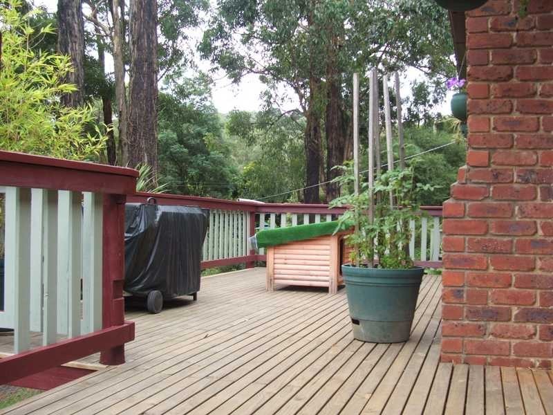 9 Charman Avenue, Emerald VIC 3782