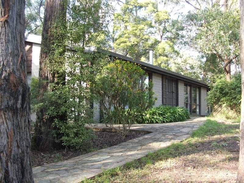 4 McNamara Road, Avonsleigh VIC 3782