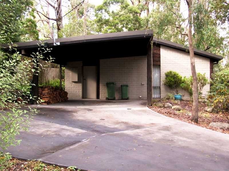 4 McNamara Road, Avonsleigh VIC 3782