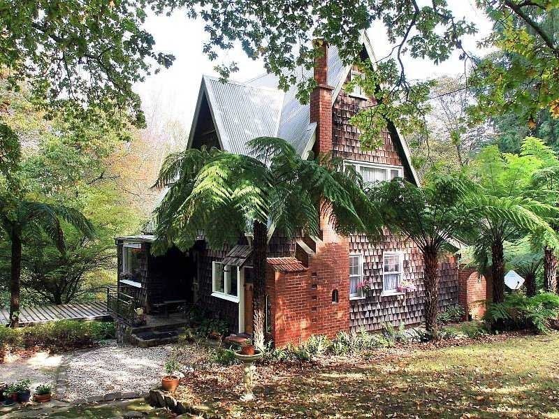 11 Lakeside Drive, Emerald VIC 3782