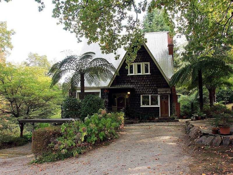 11 Lakeside Drive, Emerald VIC 3782