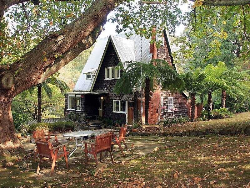 11 Lakeside Drive, Emerald VIC 3782