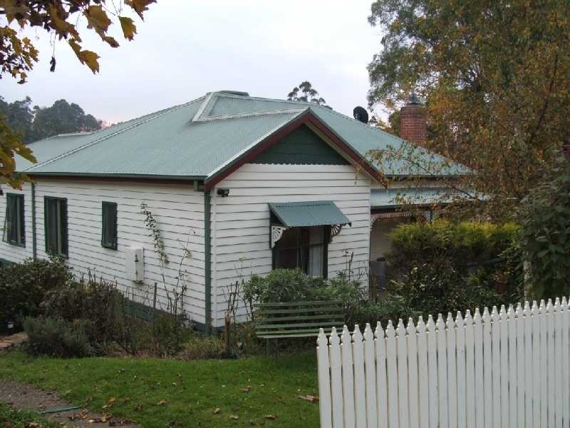 3 Caroline Crescent, Emerald VIC 3782