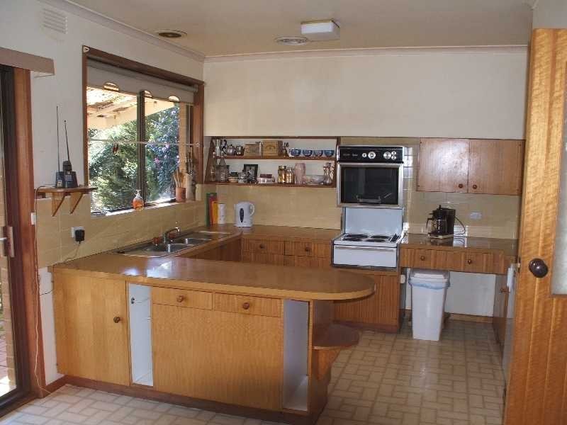 16 Charman Avenue, Emerald VIC 3782