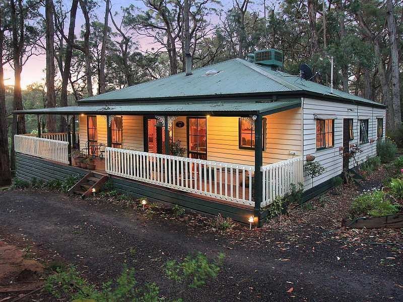 13 Vista Drive, Emerald VIC 3782